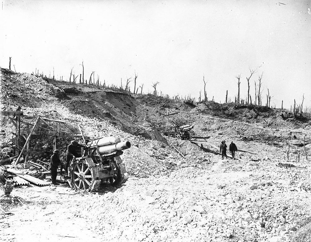 Captured German howitzers currently being used by the Canadians at Vimy, May 1917 (LAC M#3397819).